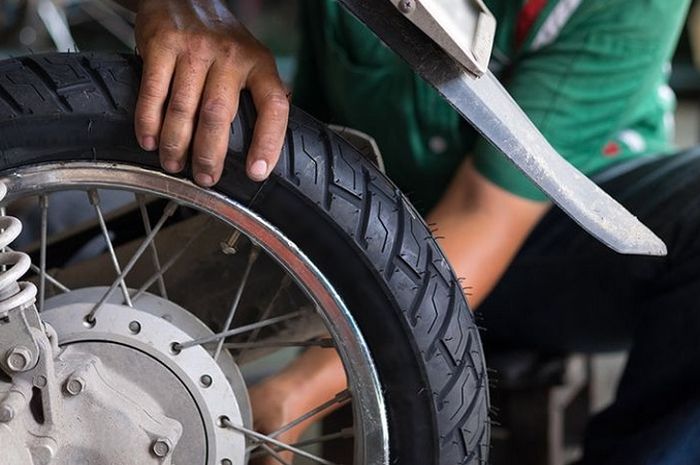 Kenapa Ban Belakang Vario Sering Bocor. Ban dalam Motor Sering Alami Bocor, Jangan Ragu Untuk Lembiru
