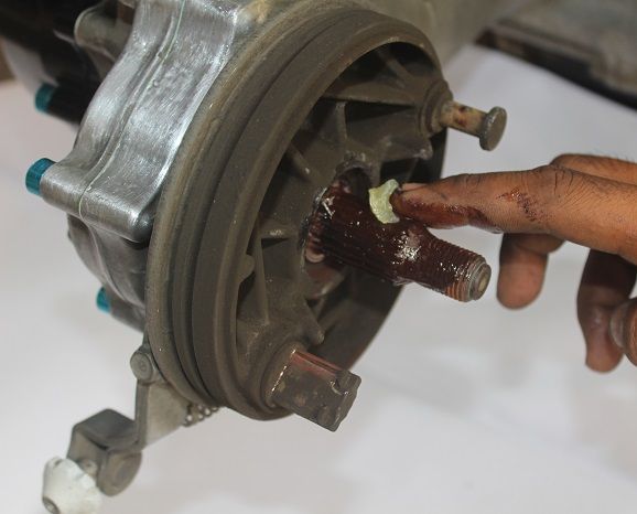 Buka Roda Belakang Vario Lama. Bikin Cape Ini Akibat As Roda Belakang Motor Matic Tidak Pernah Dibuka