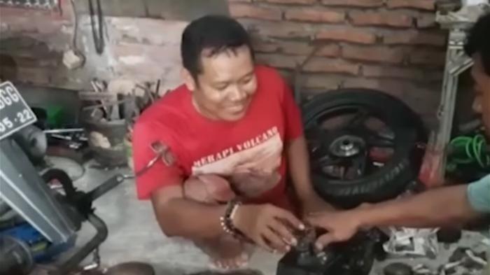Modifikasi Motor Vario Roda Tiga. Keterbatasan Fisik Tak Halangi Suwanto Wujudkan Mimpi Bangun Bengkel Modifikasi Motor Roda Tiga