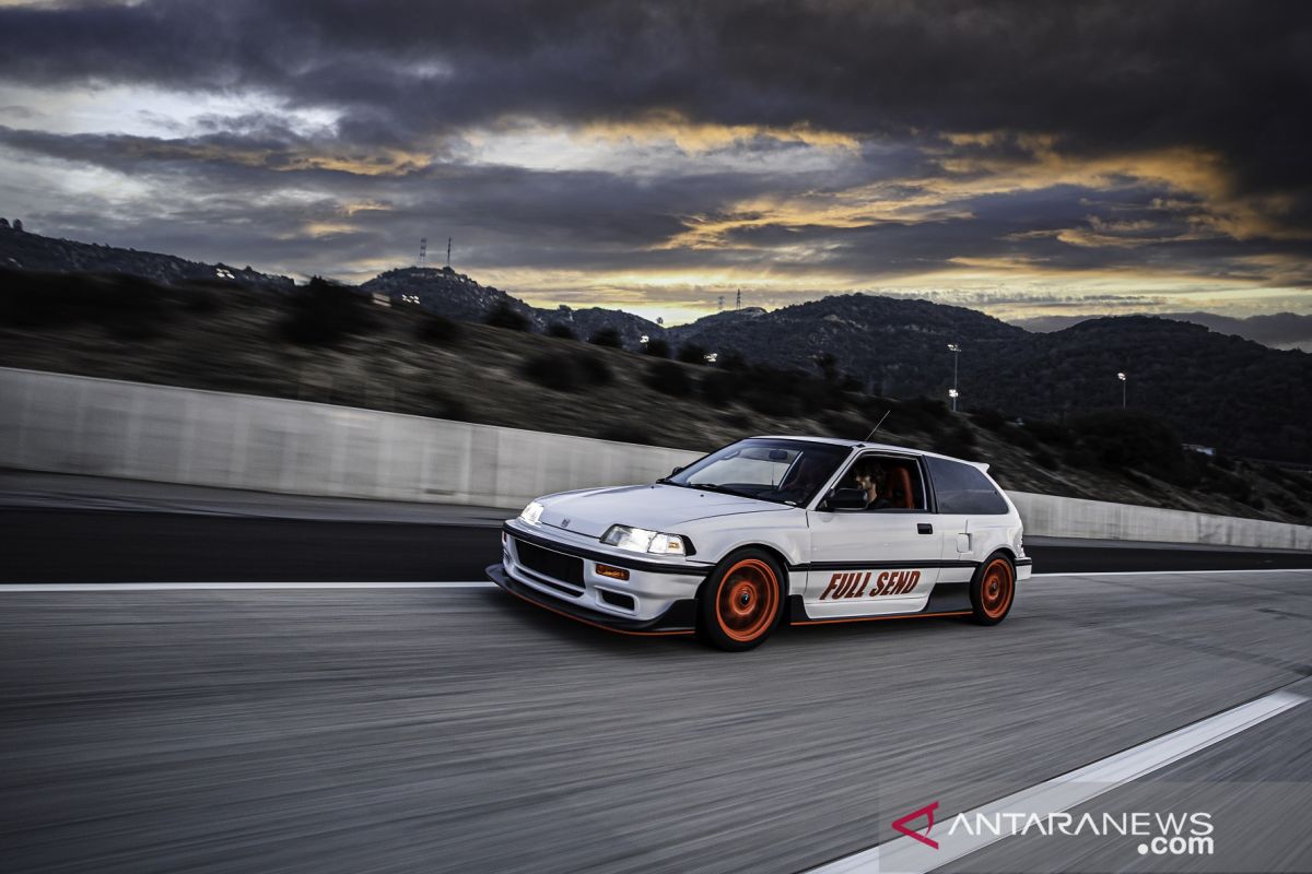 Modifikasi Vario Lingkar 16. DNZ Wheels debut di West Coast Customs lewat modifikasi Honda Civic EF
