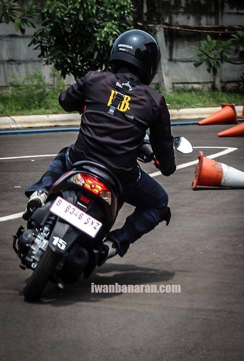 Kapasitas Bagasi Vario 110 Fi. Impressi test ride Honda Vario 110 FI….pendekatan handling layaknya Beat FI!