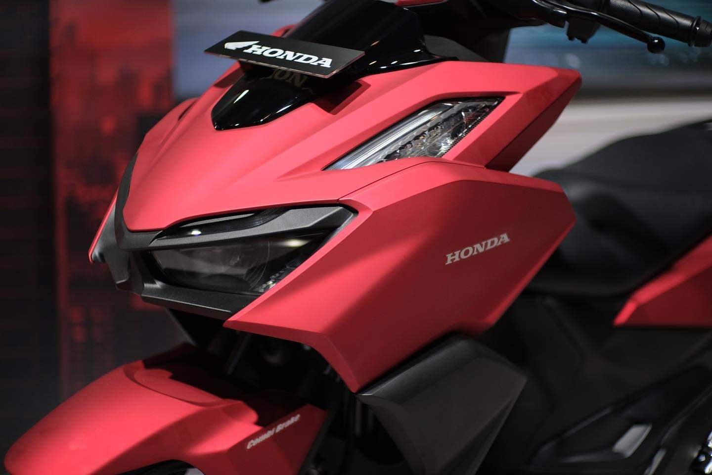 Gambar Vario 160 Terbaru. Foto lengkap New Vario 160, double cakram, slot charger dan rak tertutup !