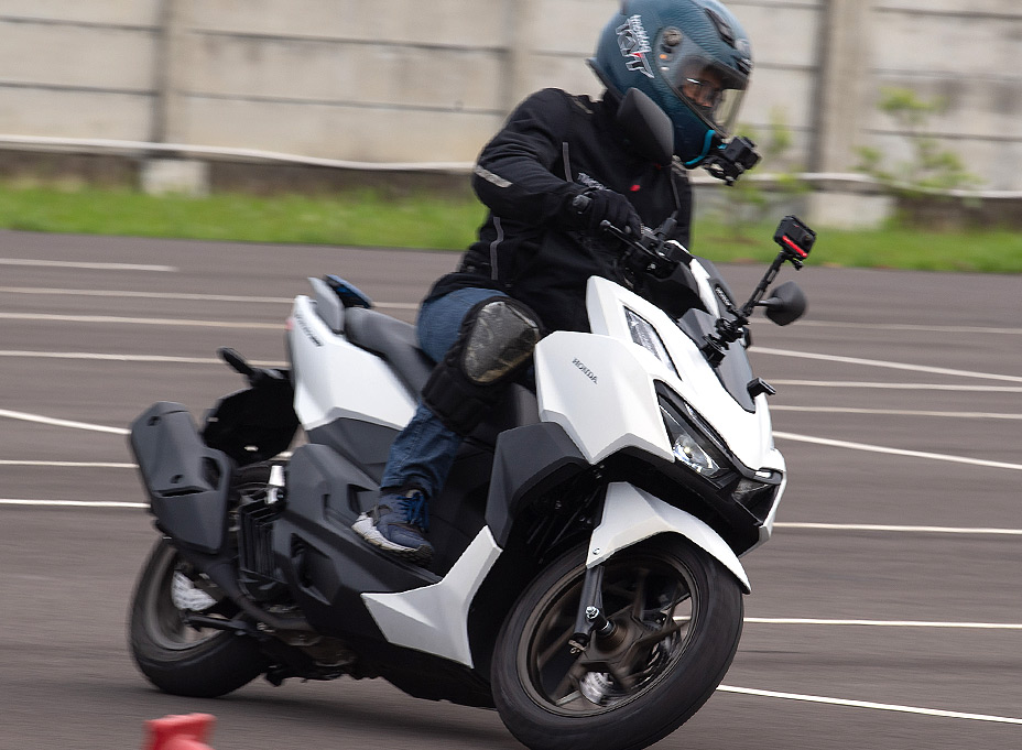 Shockbreaker Vario 160 Keras. Gede Tapi Lincah . . . Test Ride Honda Vario 160