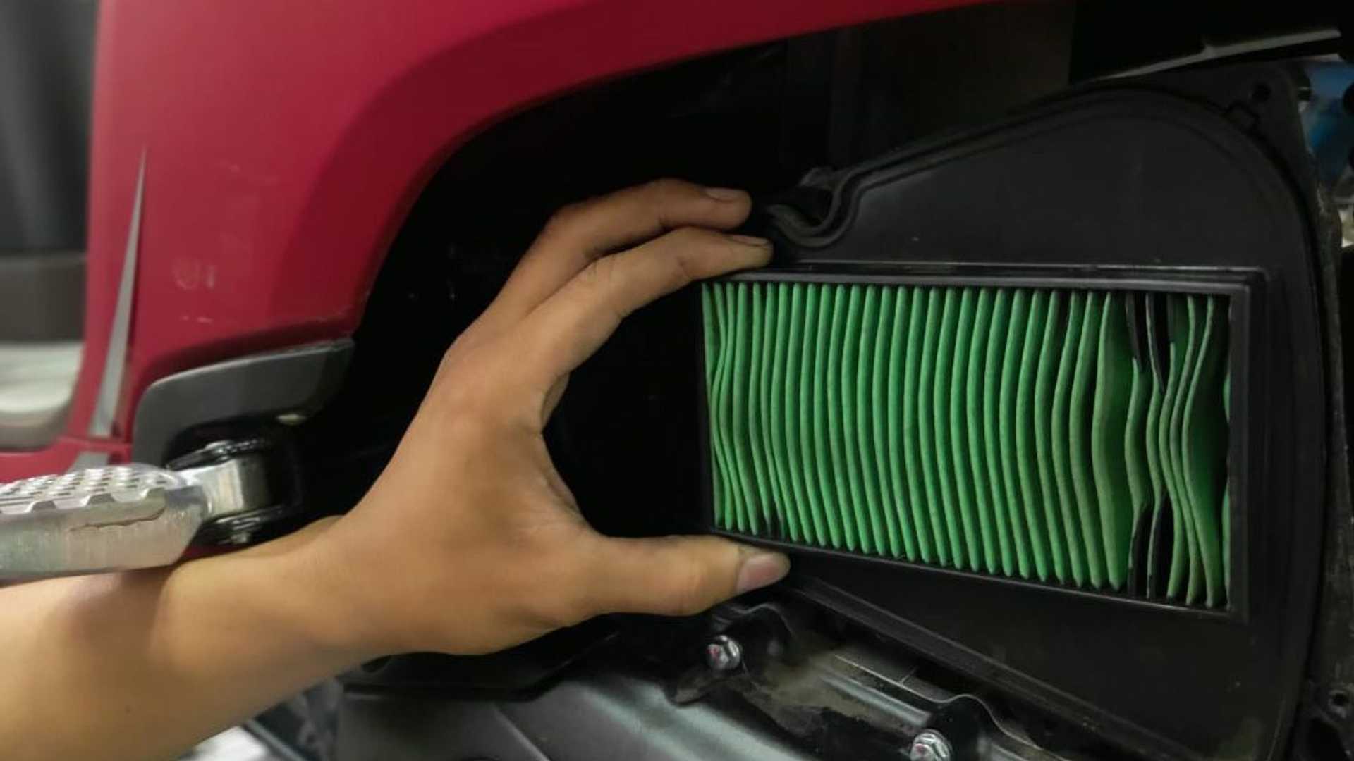 Cara Bersihkan Filter Udara Vario 125. Cara Membersihkan Filter Udara Sepeda Motor dengan Benar