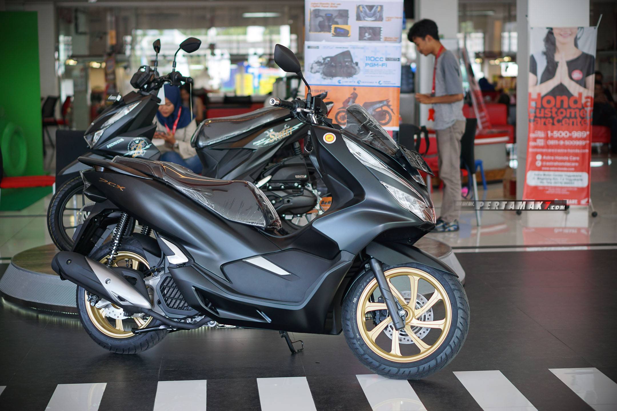 Vario Hitam Emas. Bertemu Honda PCX 150 Hitam Emas, Menginspirasi Saya