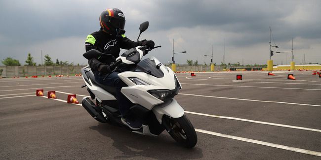 Mesin Pcx Sama Dengan Vario. Meski Pakai Mesin yang Sama, Tapi Tenaga Honda Vario 160 dan PCX 160 Berbeda