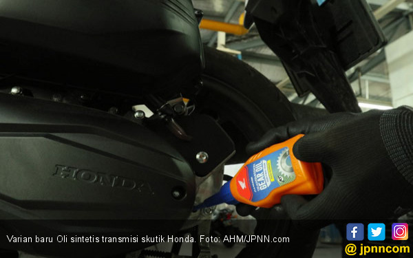 Oli Transmisi Honda Vario 150. Varian Baru Oli Sintetis Transmisi Skutik Honda