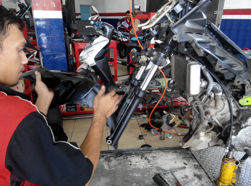 As Shock Depan Vario 125 Baret. Ganti tabung as shock depan NJMX akibat baret halus