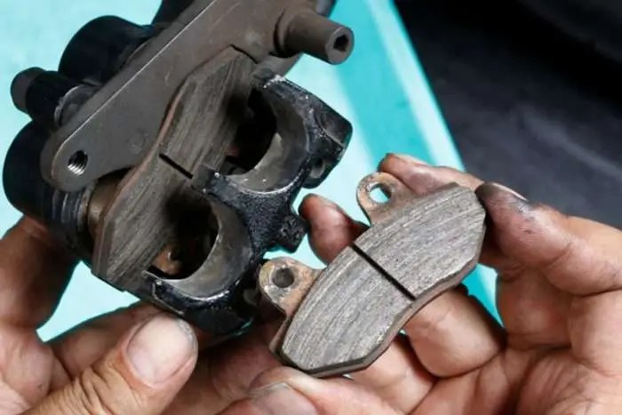 Rem Depan Vario Bunyi. Tips Menghilangkan Bunyi Decit Pada Rem Langsung dari Mekanik Profesional