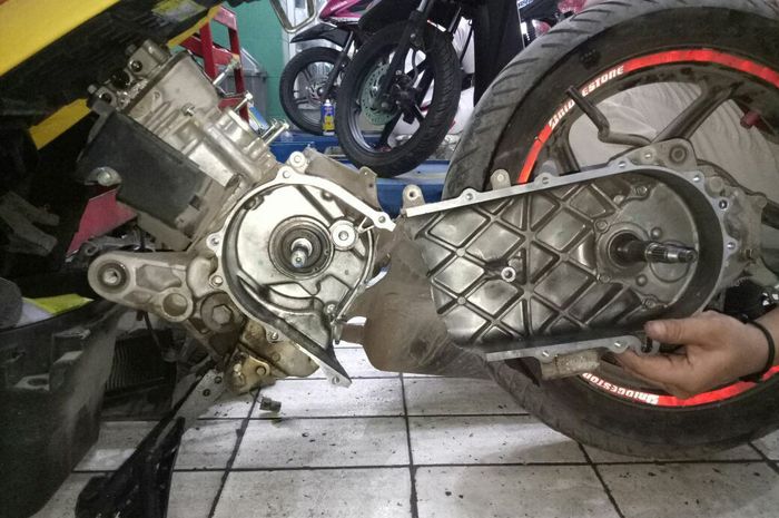 Baut Knalpot Vario Patah. Crankcase Motor Pecah atau Patah, Apa Yang Harus Dilakukan ?