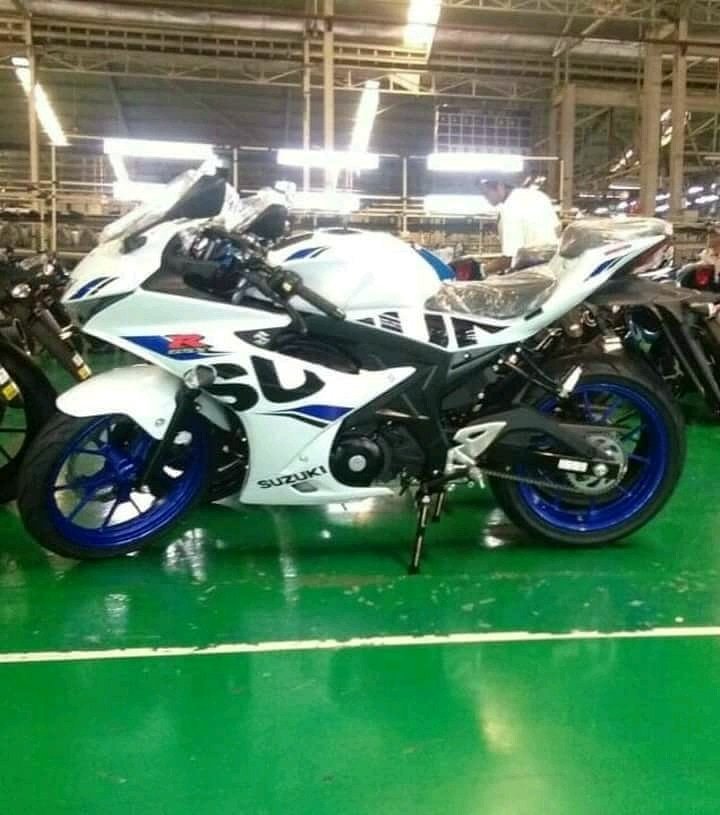 Vario Putih Velg Biru. Suzuki GSX-R150 Warna putih Biru Velg warna biru edisi 2018