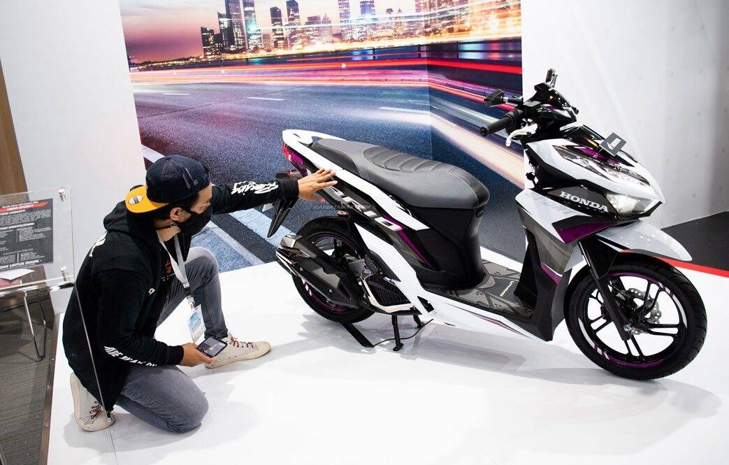 Vario Ungu Putih. Modifikasi New Honda Vario 125 Putih UBAN Sporty DJ Custom