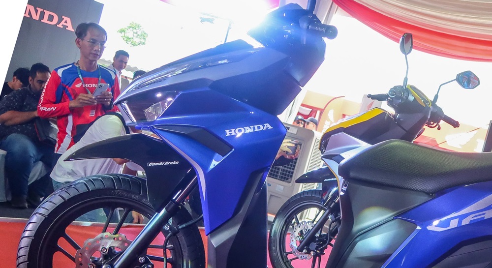 Foto Vario Biru. Detail Honda Vario 125 Biru Glossy Terbaru 2023 Malaysia Foto 360 Derajat