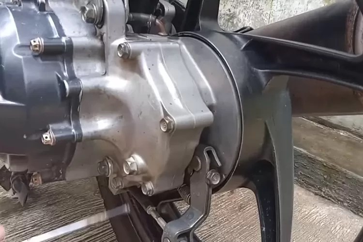 Velg Belakang Vario Panas. Velg Ban Belakang Vario Panas: Mengatasi Masalah dengan Gaya