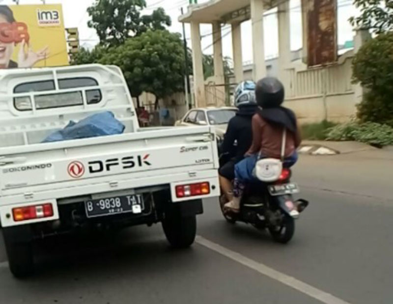 Cara Menghidupkan Motor Vario 160. Cara Menyalakan Lampu Hazard pada Honda Vario 160