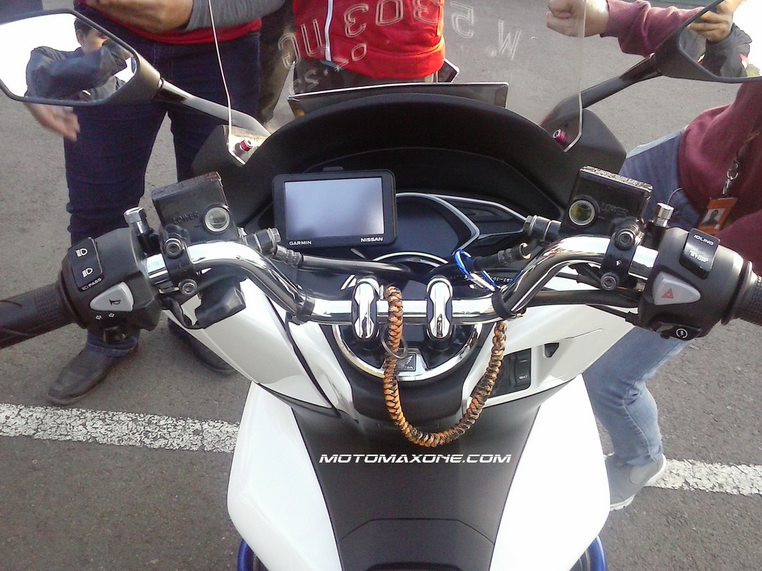 Cara Pasang Saklar Pass Beam Vario 150. Pasang Saklar Pass Beam di Honda PCX 150