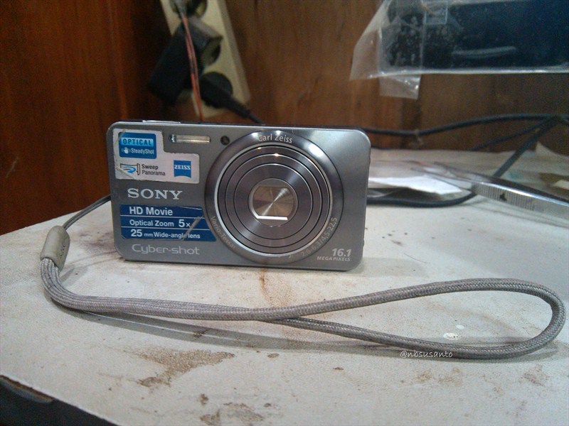 Sony Cyber Shot Carl Zeiss Vario Tessar Charger. kamera saku sony cybershot w570, memang bisa diandalkan