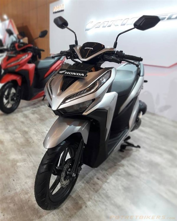 Motor Vario Yang Ada Chargernya. 2018, fiturnya semakin lengkap banget !!
