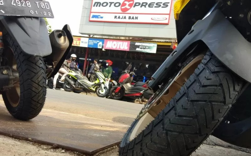 Komponen As Roda Belakang Vario 125. Ban Motor Matic Goyang? Ini Penyebab dan Solusinya