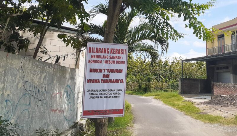 Motor Vario Bekas Madiun. Setelah Kondom Bekas, Kini Ada Banner Berisi Ancaman di Jl. Serayu Madiun