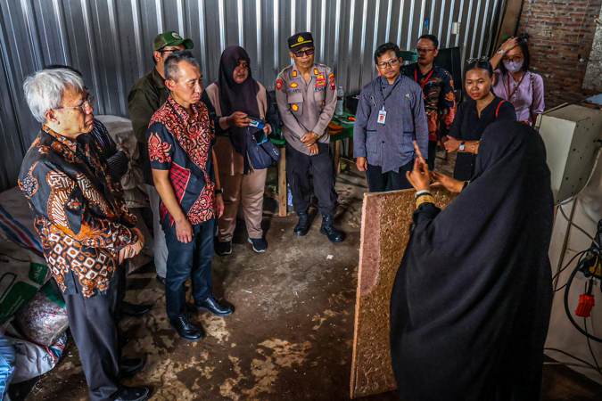 Harga Vario Bekas Boyolali. Cerita Pengusaha Boyolali Ubah Botol Bekas Yakult Jadi Barang Bernilai Tinggi
