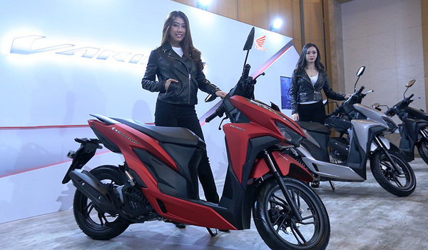 Motor Vario Yang Ada Chargernya. Ini Fitur Baru di All New Honda Vario 150 dan 125