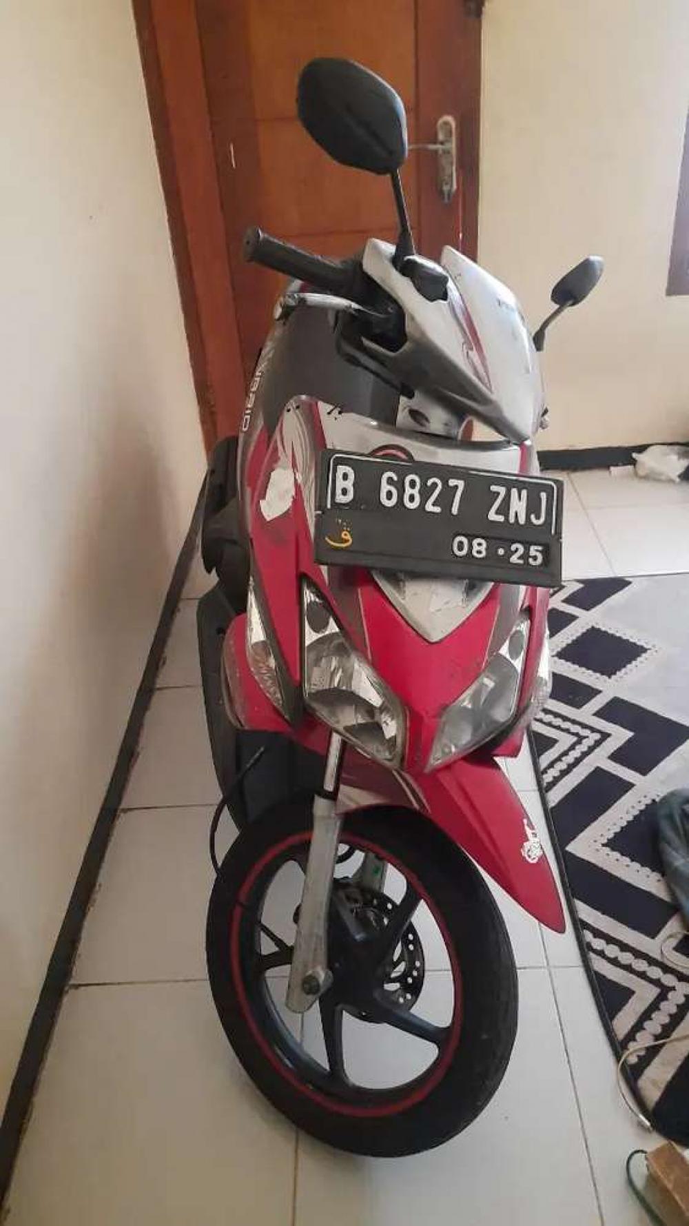 Vario 110 Merah Silver. Honda Vario 110 Karbu Tahun 2011 Warna Merah Silver