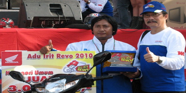 Honda Vario 110 Fi 1 Liter Berapa Km. Hebat! Konsumsi BBM Honda Absolute Revo 1 Liter 187 Km : Okezone Otomotif