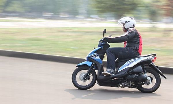 Roda Belakang Vario Goyang. Kenali 8 Penyebab Ban Belakang Motor Matik Goyang, Berikut Solusinya : Okezone Otomotif