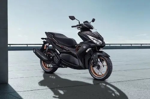 Aerox 125 Vs Vario 125. Perbandingan Honda Vario 125 vs Yamaha Aerox Connected