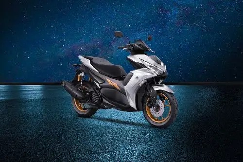 Vario 160 Terbaru 2022 Vs Aerox. Honda Vario 160 vs Yamaha Aerox Connected ABS