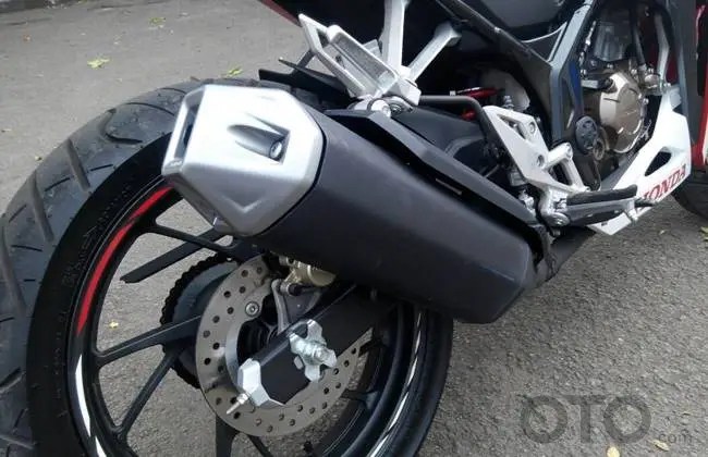 Knalpot Yoshimura Vario 125. Bukan Cuma Kena Tilang, Ternyata Ini Efek Buruk Ganti Knalpot Racing Motor