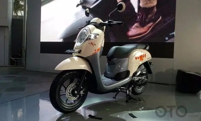 Harga Ban Maxxis 120/70 Ring 14 Vario. Mau Ganti Ban Honda Scoopy? Ini Pilihannya