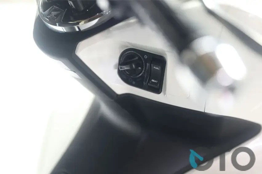 Fungsi Tombol Seat Pada Honda Vario. Kenali Smart Key System Honda PCX, Punya 6 Fungsi