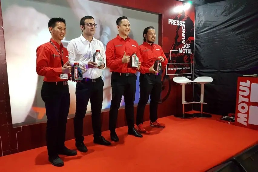 Harga Oli Motul Untuk Vario. Motul Luncurkan Oli Skutik, Cocok Buat Yamaha NMax dan Honda PCX