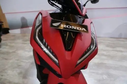 Vario 150 Vs Pcx Lokal. Selisih Rp 5 jutaan, Pilih Honda Vario 150 atau PCX CBS?