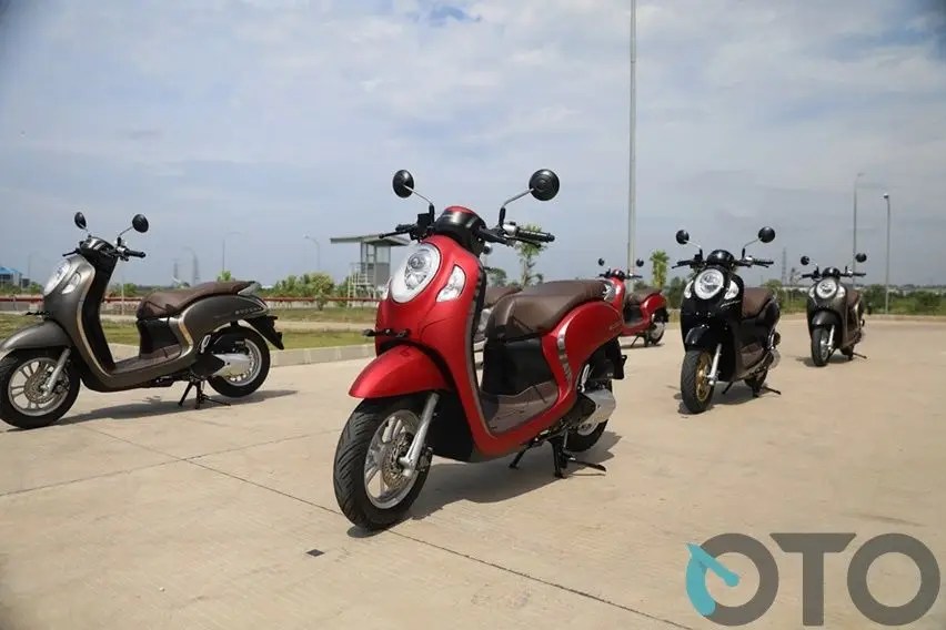 Các Màu Xe Vario 2017. Harga Honda Scoopy Paling Mahal, Apa Saja Keunggulannya Dibanding Beat dan Genio?