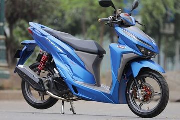 Vario Vs Air Blade. Honda Vario Menjelma Jadi Air Blade, Pelek Palang Tiga Bikin Ngiler