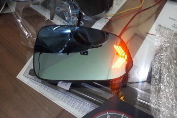 Harga Spion Vario 125 Yang Ada Lampunya. Mau Bikin Lampu Sein di Dalam Kaca Spion? Segini Harganya