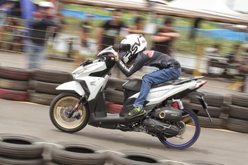 Vario 150 Modifikasi Drag. Modal Nyali! Honda Vario 150 Standaran Ikut Drag Bike Lawan CBR250RR