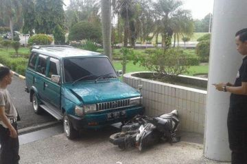 Ban Belakang Vario 110 Seret. Toyota Kijang Seret Honda Vario, Kondisi Remuk, Sasis Tertekuk Parah