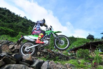 Meninggikan Shock Depan Vario 150. Seken Keren: Meninggikan Sokbreker Kawasaki KLX 150 Ada Ukurannya, Dianjurkan Segini