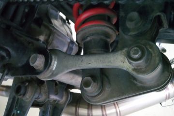 Bosh Shock Belakang Vario 125. Muncul Bunyi Decit dari Sokbreker Motor, Ini Sebab dan Solusinya