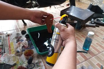 Cara Pasang Seal Fuel Pump Vario 125. Setelah Bersihkan Filter Fuel Pump, Motor Wajib Ganti Part Kecil Ini