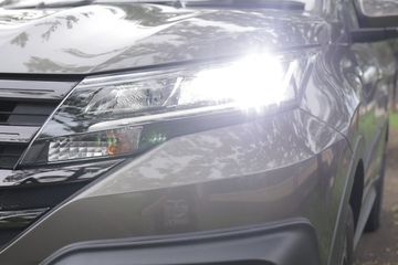 Lampu Depan Vario Warna Putih. Bingung Lampu Depan Mobil ada Kuning dan Putih, Mana Yang Paling Aman?