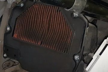 Cara Membersihkan Saringan Udara Vario 125. Begini Efeknya Buat Mesin Jika Filter Udara Kering Dicuci Dengan Air