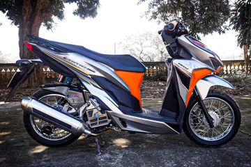 Honda Vario 150 Silver. Honda Vario 150 Makin Keren, Pakai Kelir Silver Plus Pelek Jari-jari