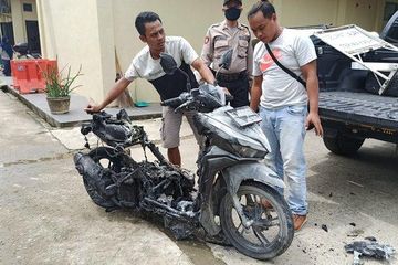 Rangka Mesin Vario 150. Honda Vario 150 Meleleh Separuh, Rangka Telanjang, Dikeroyok Api Usai Isi Pertamax di SPBU