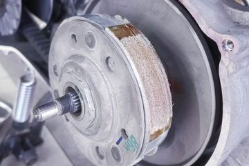 Kopling Motor Matic Vario. Bikers Harus Tahu, Ini Ciri-ciri Kampas Ganda Motor Matic Mau Habis