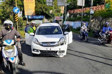 Vario 150 Terbaru Kecelakaan. Maut Jalur Patuk Gunung Kidul, Vario 150 Tergelincir, Pengendara Jatuh Disambut Mobilio